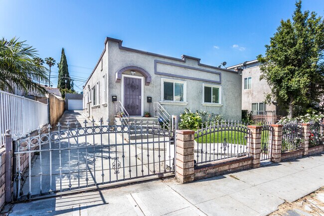 Foto del edificio - 4504 W Maplewood Ave