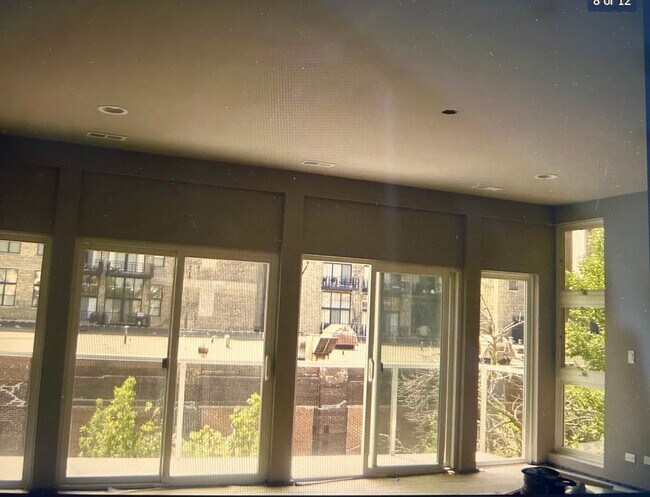 Foto del edificio - 2704 W Armitage Ave