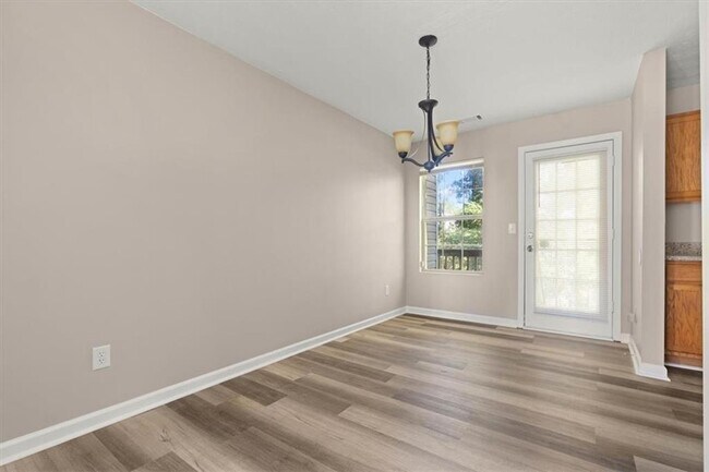 Foto del edificio - 5696 Windfall Ln