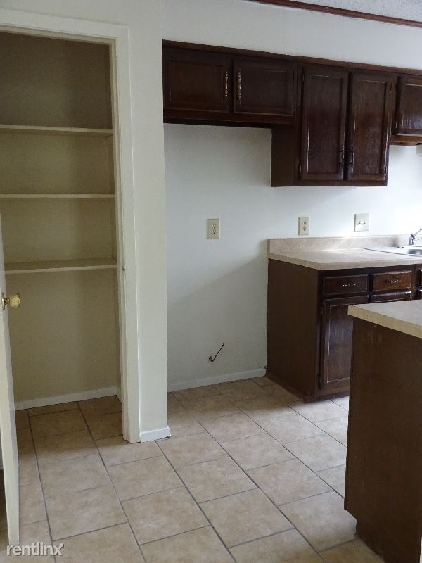 Building Photo - 2 br, 2.5 bath Townhome - 23 Briarwood Cir