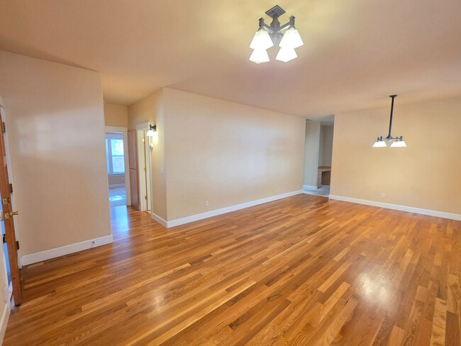 Building Photo - 2423 NW Awbrey Rd