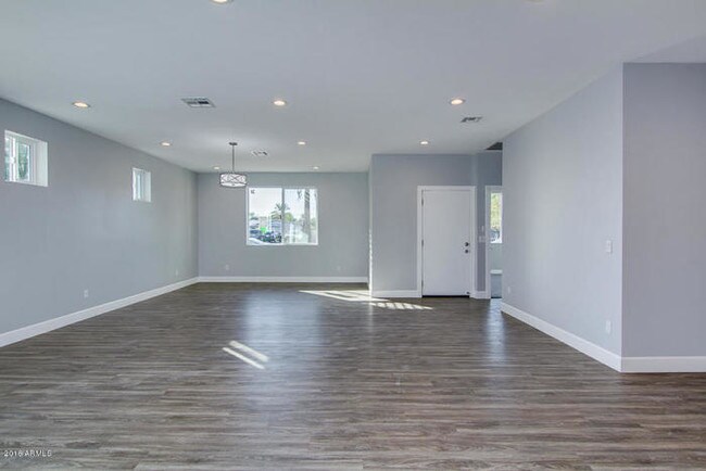 Building Photo - 1142 E Fillmore St