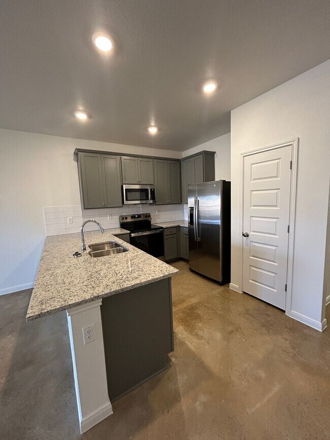 Foto del edificio - 909 Switchgrass Dr