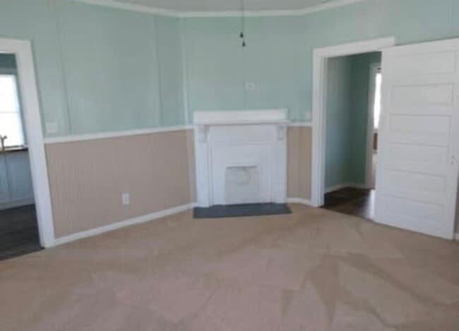 Building Photo - 1004 W 5th Ave