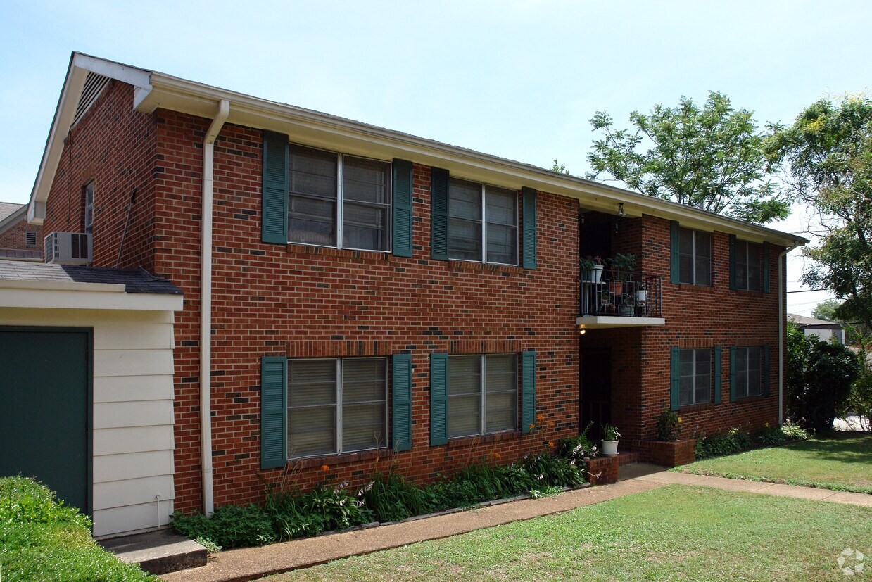Foto principal - 611 Madison St S