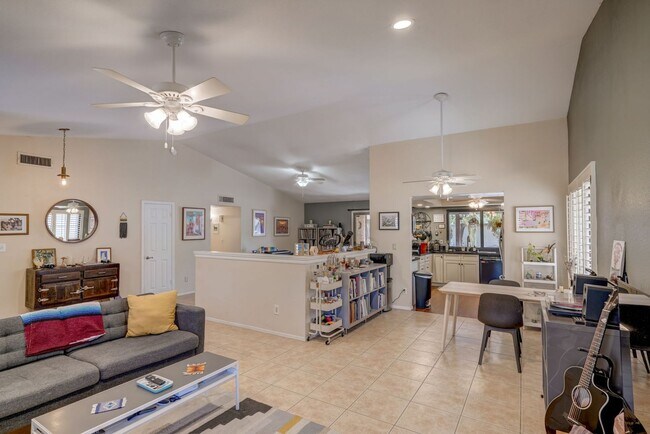 Foto del edificio - Highly sought after Marlborough Park Estates neighborhood!