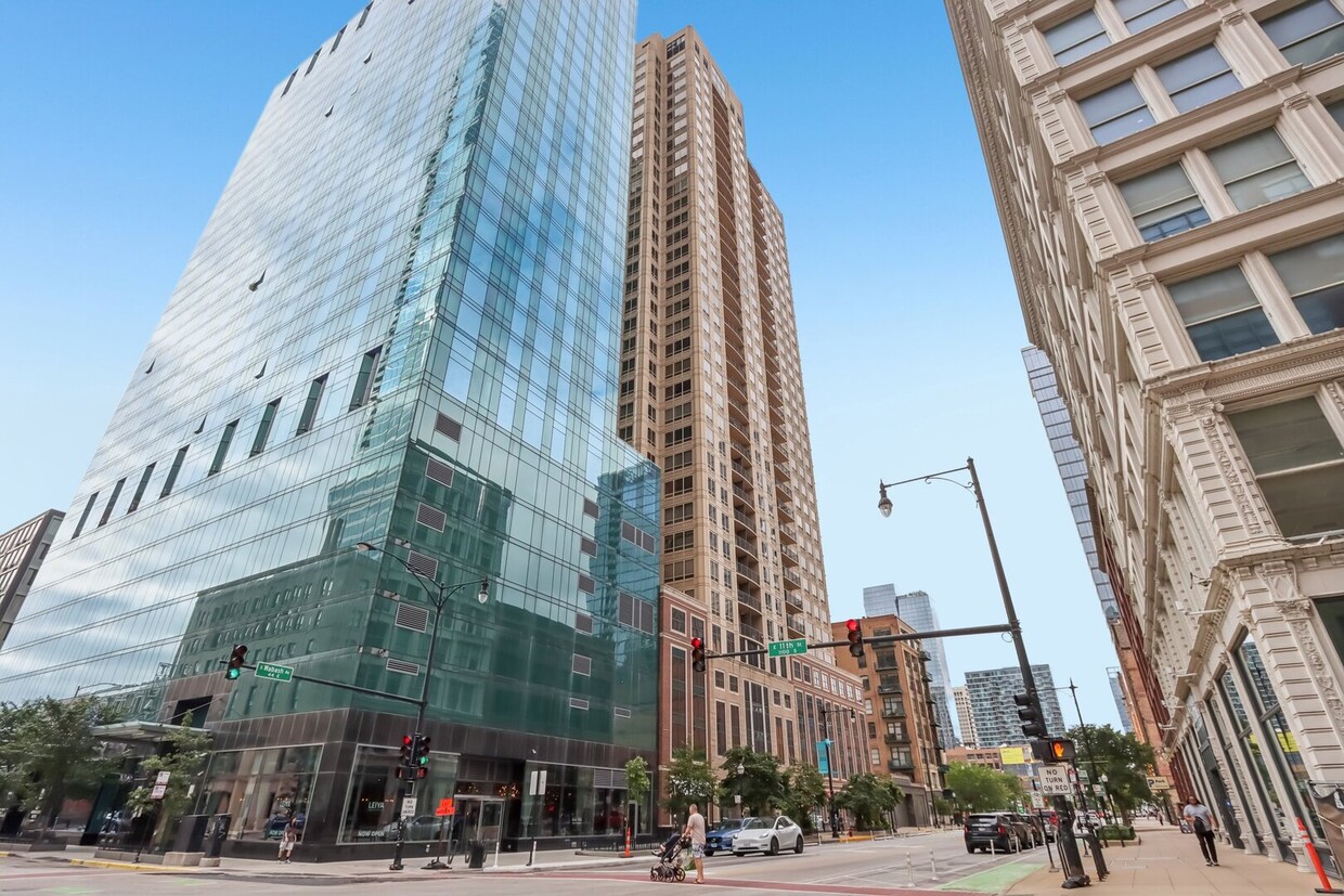 Foto principal - 1111 S Wabash Ave