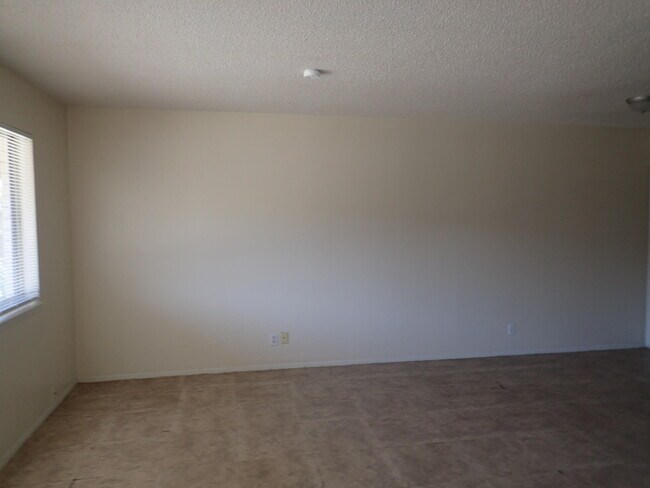 Building Photo - 3905 Flory Ave