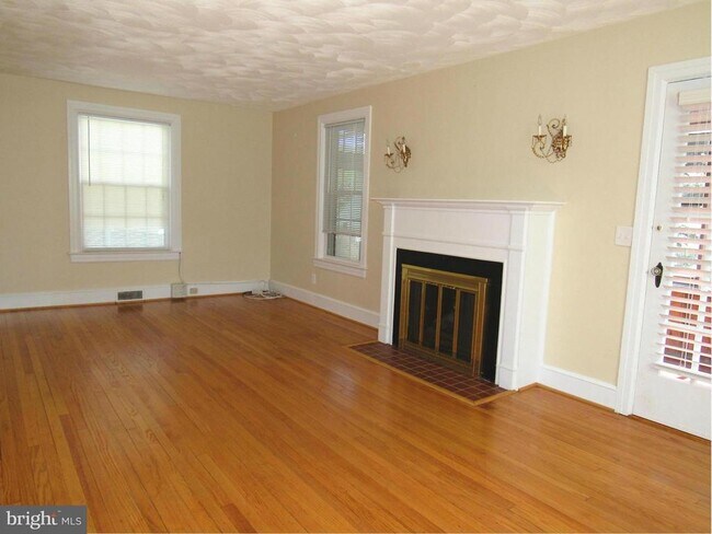 Building Photo - 429 N Jackson St