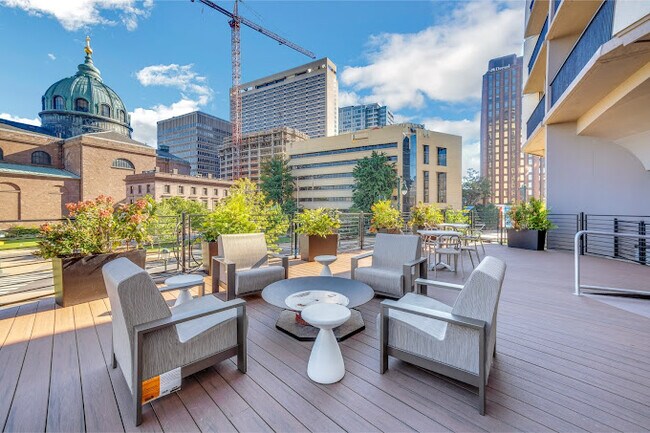 Building Terrace - 1776 Benjamin Franklin Pky