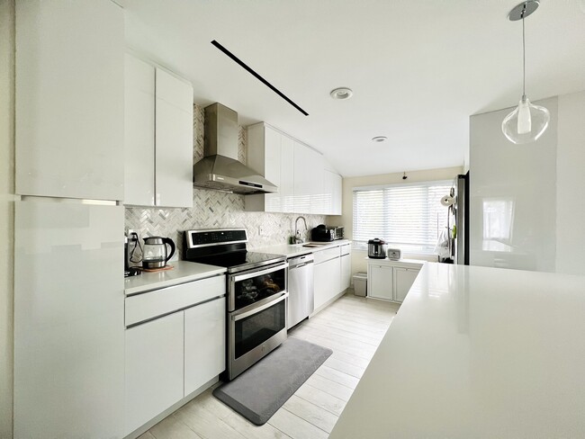 Building Photo - 66 Smith St