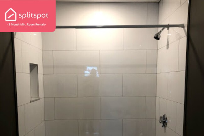 Building Photo - Private room in 3 bedroom Boston Apartment...