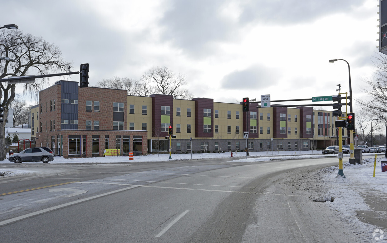 Building Photo - West Broadway Crescent