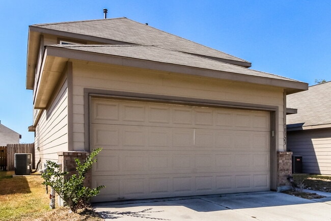 Building Photo - 10323 Leafy Autumn Path