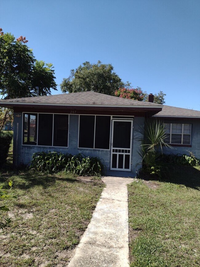 Building Photo - R5-HIG