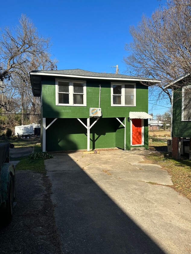 Updated 2/1 Garage Apartment - House Rental in Shreveport, LA ...