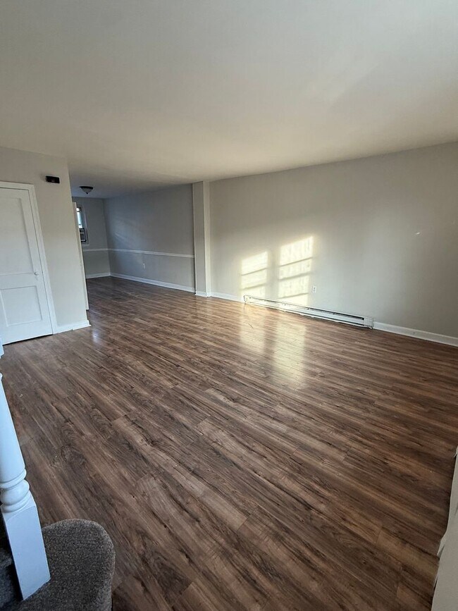 Foto del edificio - 3-Bedroom Home in Northeast Phila. Available For Rent!