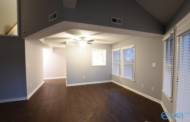 Foto del edificio - 1814 Whisperwood Way NW