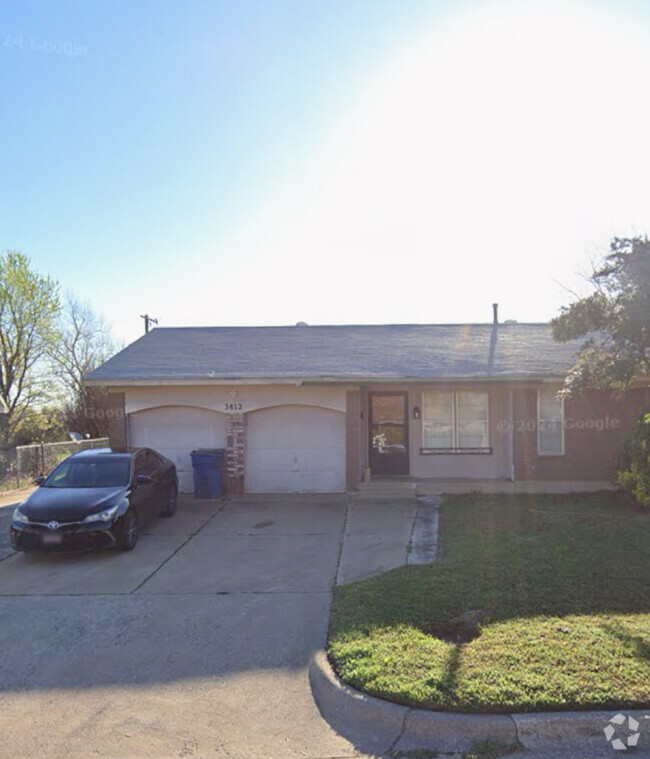 Building Photo - 3812 Rosewood Ct