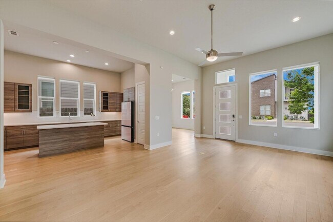 Foto del edificio - 6133 Florencia Ln