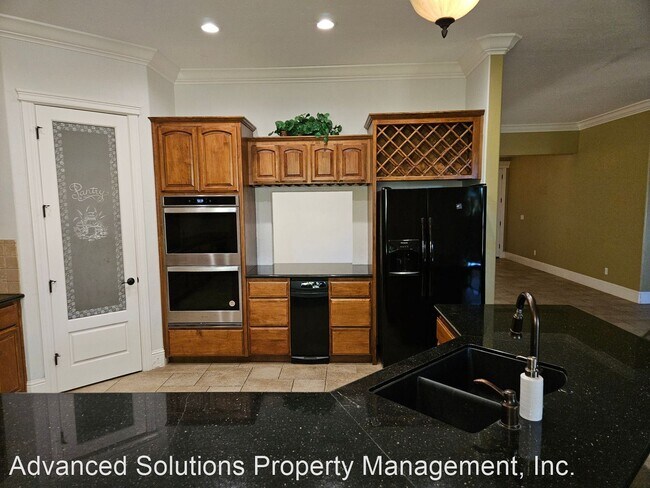 Foto del edificio - 4 br, 3 bath House - 780 Woodacre Dr.