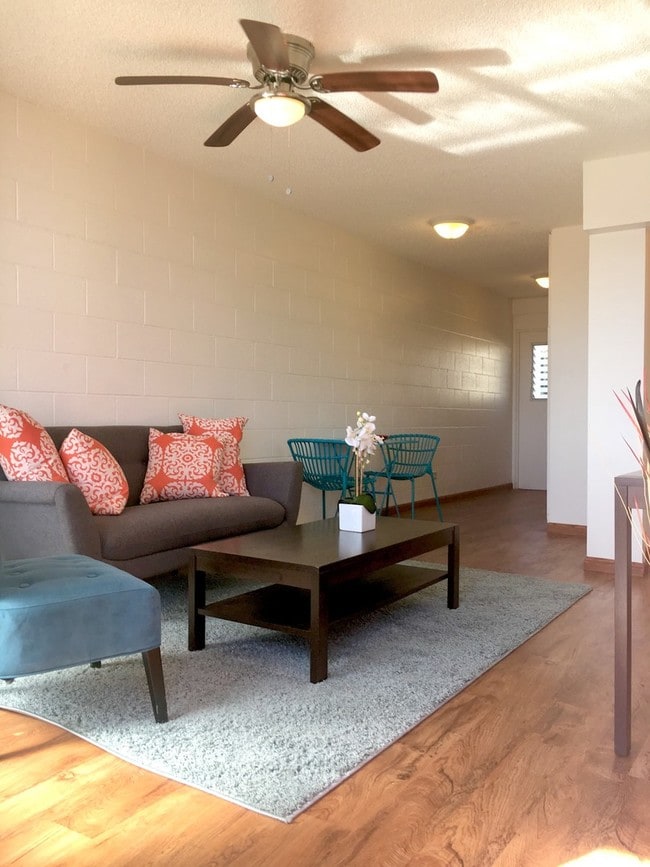 Building Photo - $500 1ST MONTH RENT SPECIAL | RENOVATED RE...