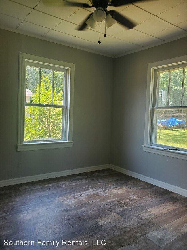 Building Photo - 3 br, 1 bath House - 310 Savannah Ave