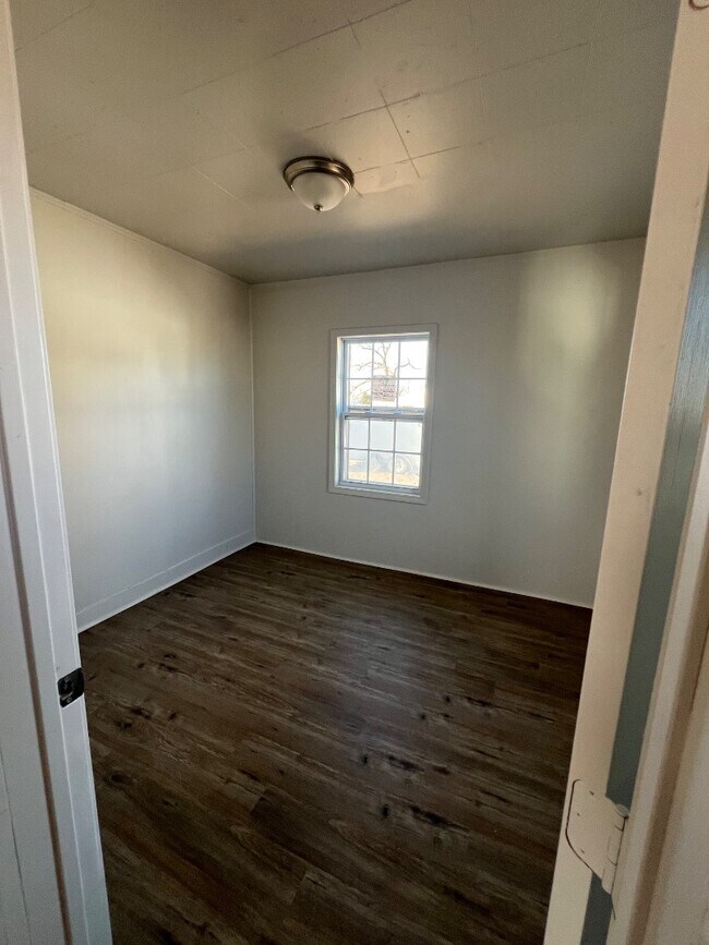 Foto del edificio - 724 W 1st Ave