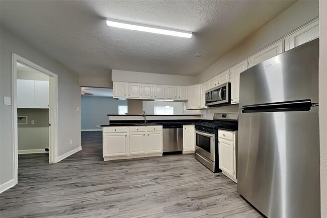 Building Photo - 48 N High Oaks Cir