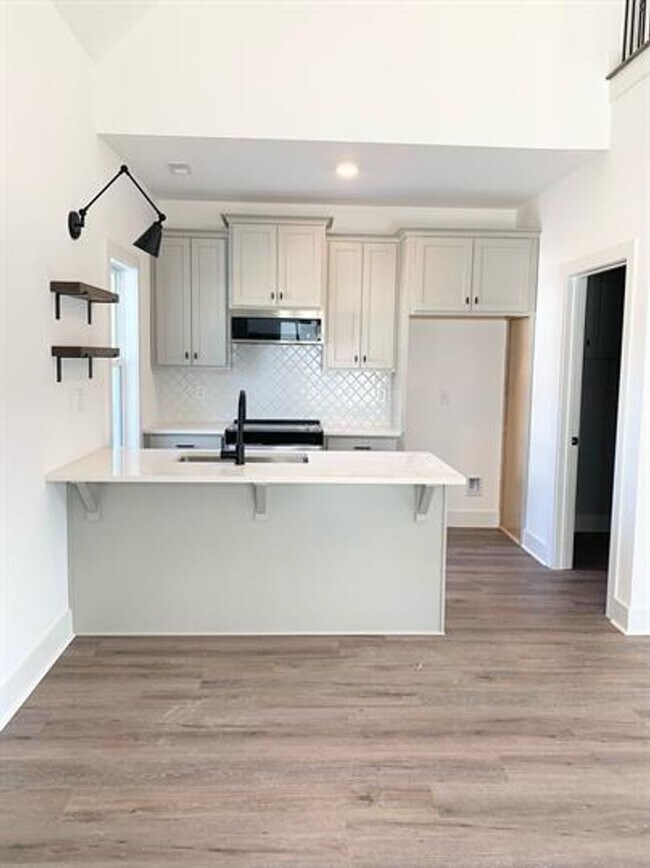 Building Photo - Newer home in Lowe Mill area