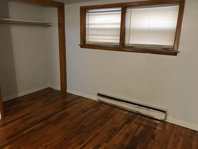Building Photo - 4852 Hull St