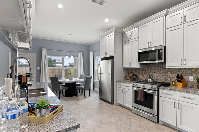 Building Photo - 2209 Silverbonnet St