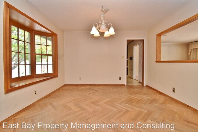 Building Photo - 4 br, 3 bath House - 2994 Roundhill Rd.