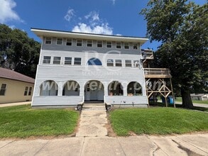 Building Photo - 526 E Main St