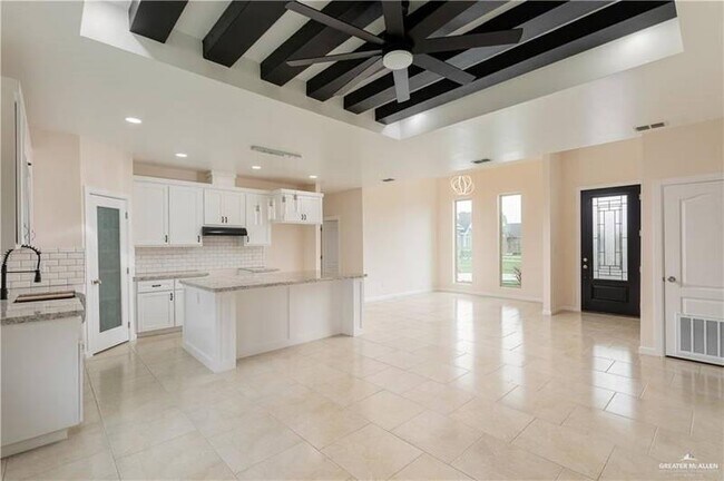 Building Photo - 2600 Vivien Dr