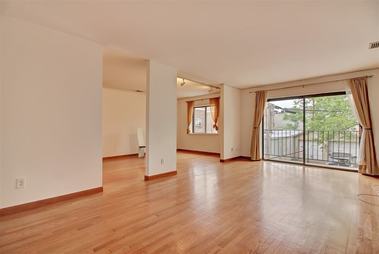 Primary Photo - 6023 Boulevard E