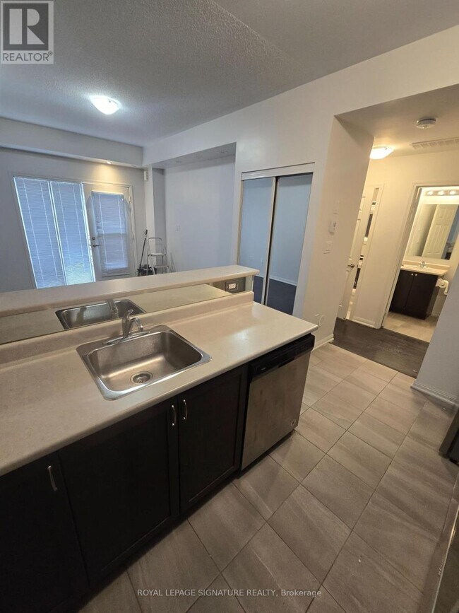 Photo du bâtiment - 250 Sunny Meadow Blvd