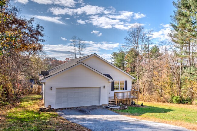 Building Photo - 216 Windsor Ct