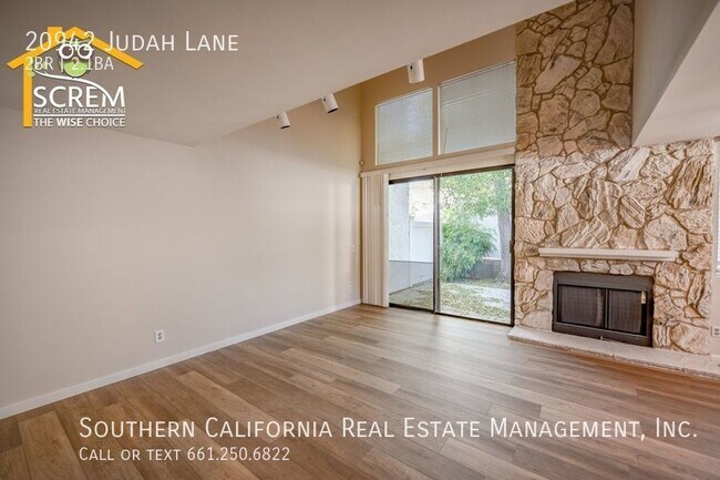 Foto del edificio - Two Bedroom Townhouse with a Loft in Newhall