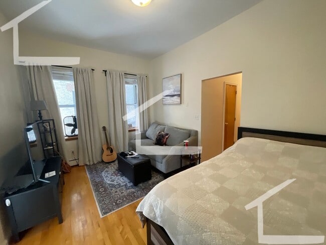 Photo - 9/1 Spacious Cleveland Circle area Studio w/balcony! Apartment