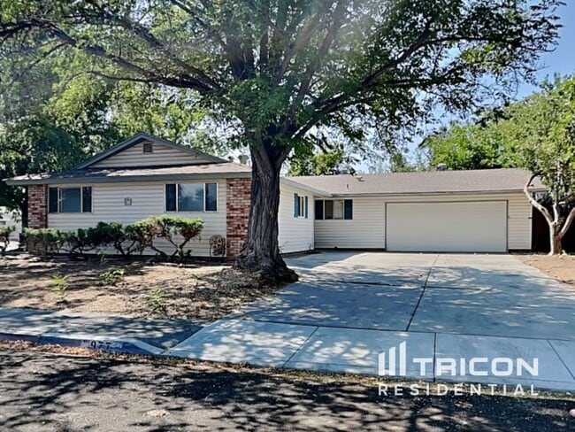 Building Photo - 977 Rio Vista Dr