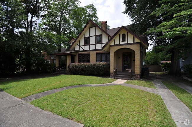 Building Photo - 1405 Maple St