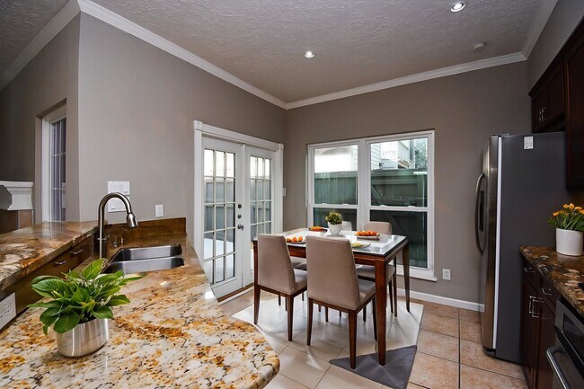 Building Photo - 9400 Doliver Dr