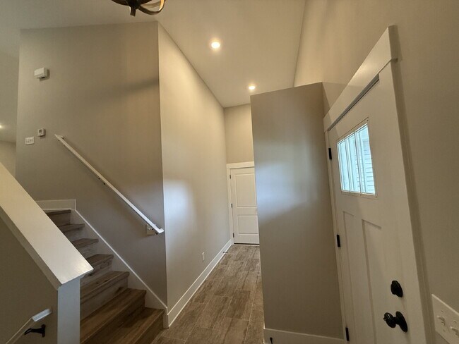 Foto del edificio - 3 bed, 2 full bath Townhouse
