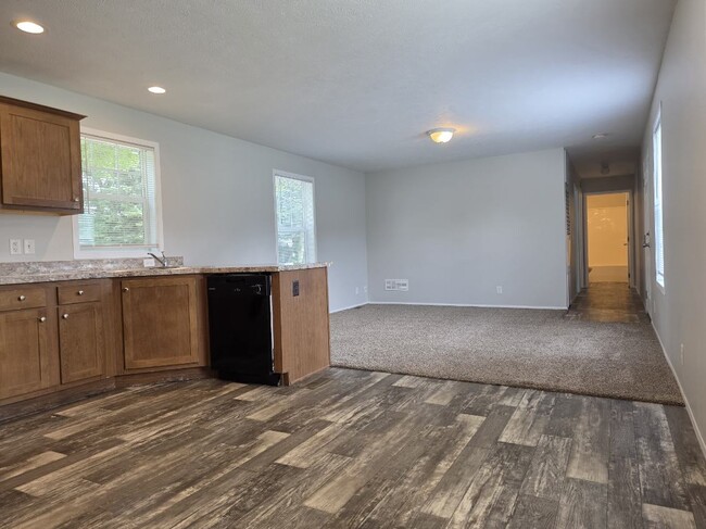 Building Photo - 31 Bluebird Hill Dr