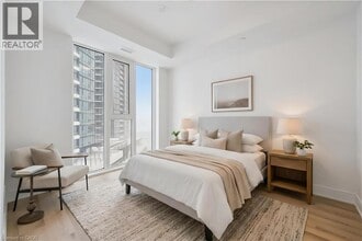 Building Photo - 25 Wellington St S