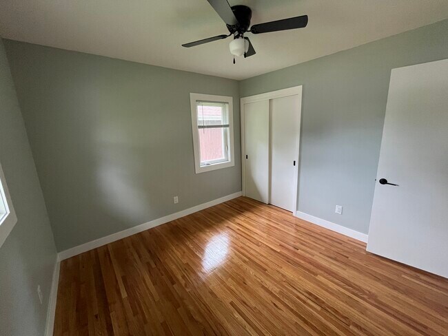 Foto del edificio - 2430 24th St NW