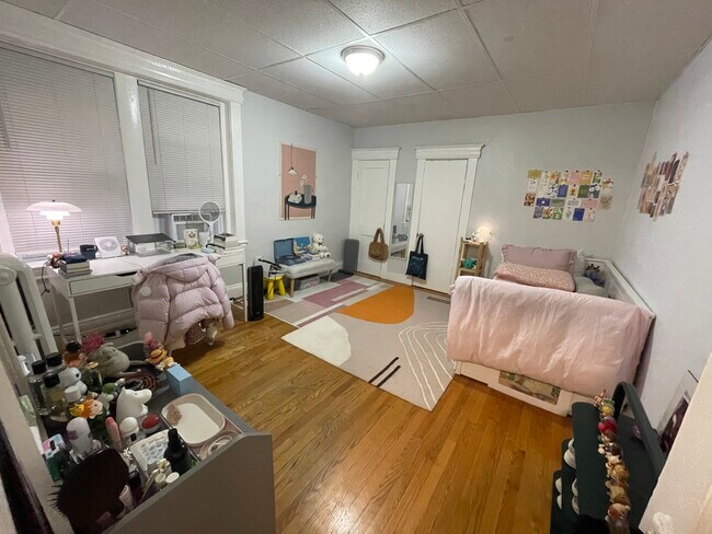 Foto del edificio - 63 Burbank St