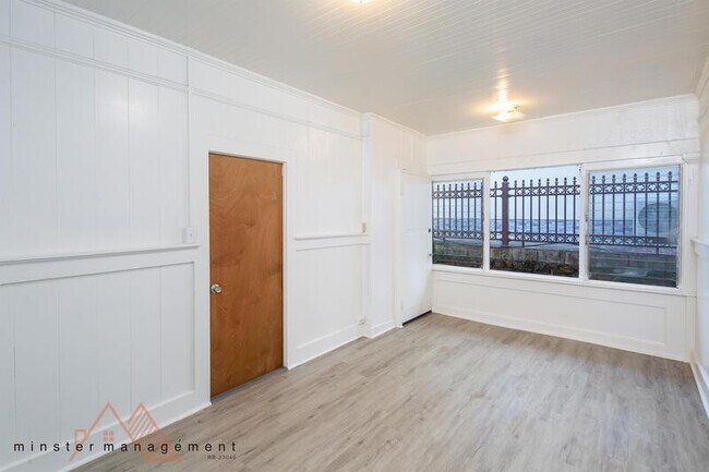Building Photo - 2680 E Manoa Rd
