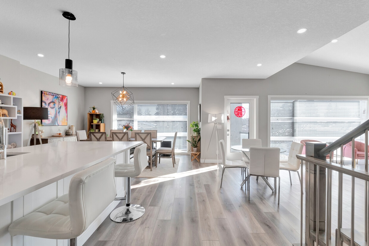 Photo principale - 205-35A 35a St SW